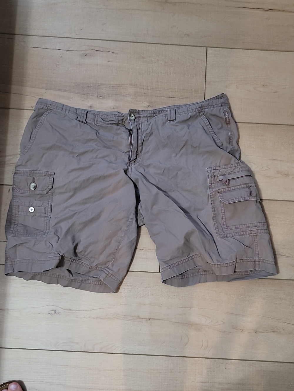 Columbia Cargo Shorts in Taupe